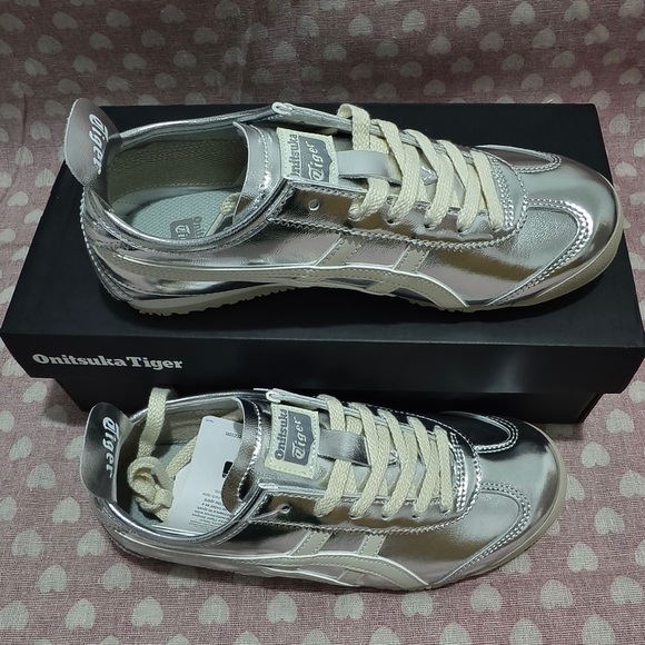 Onitsuka Tiger by Asics Other - Onitsuka Tiger Metallic Silver & Cream Kids Sneakers